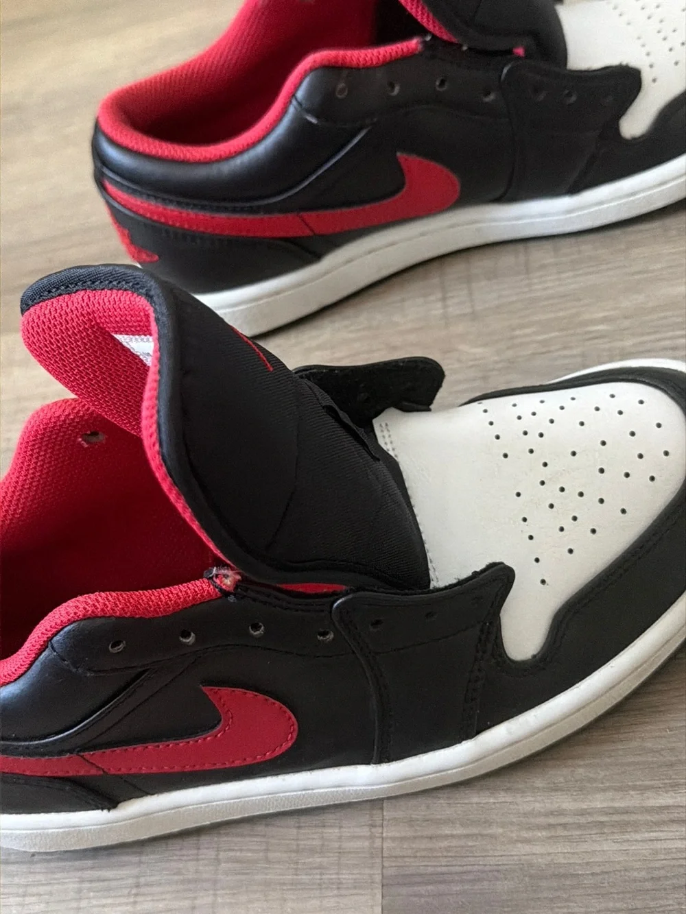 Nike Black/Red/White Low-Top Sneakers